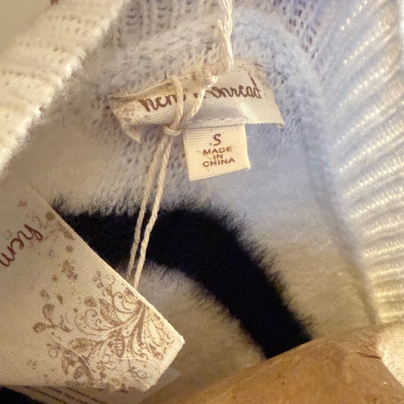 Hem & Thread Black and White V-Neck Sweater - Picture 6 of 6